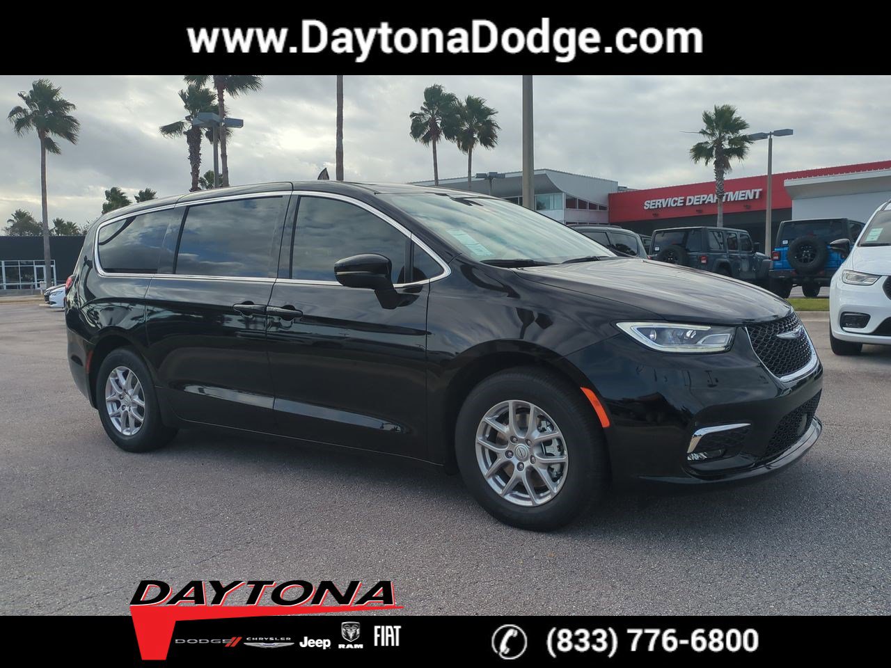 2026 Chrysler Pacifica Select's photo