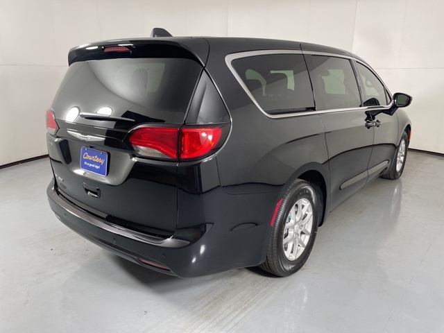 2026 Chrysler Voyager LX photo 6