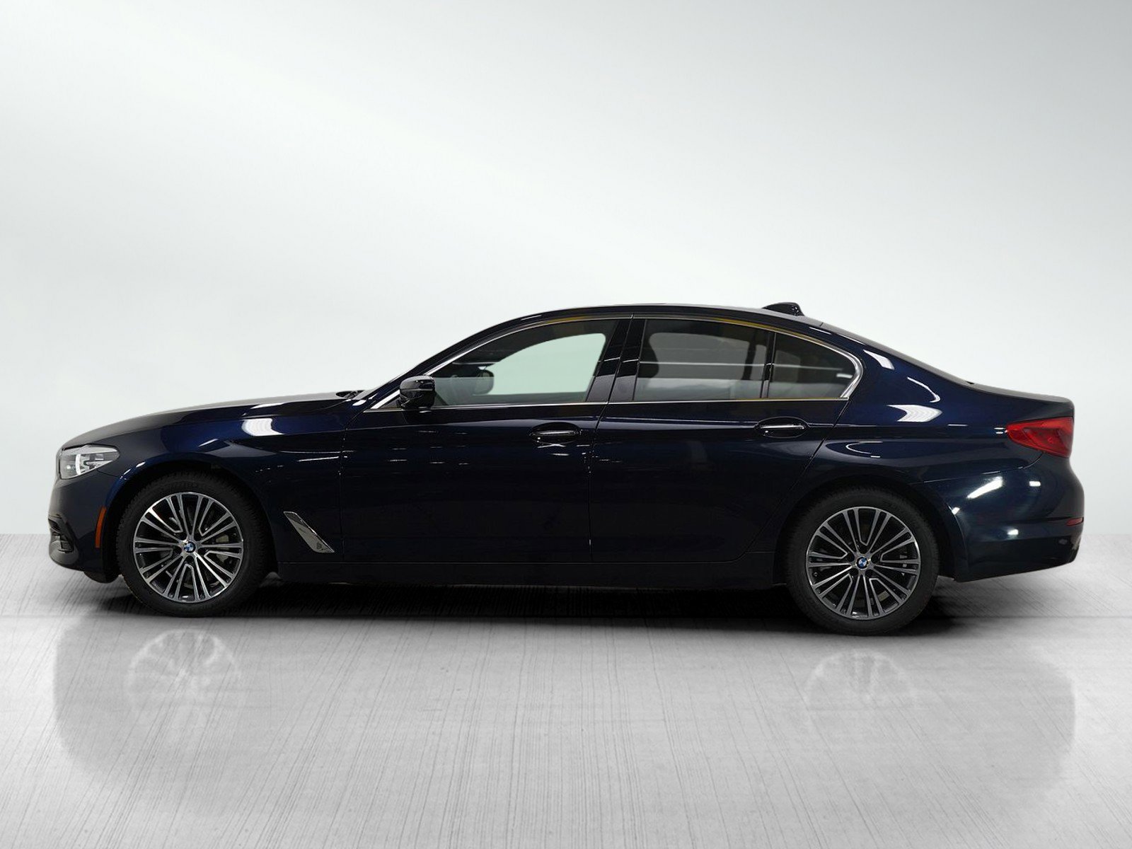 Used 2018 BMW 5 Series 530i with VIN WBAJA7C52JWA72334 for sale in Burnsville, Minnesota