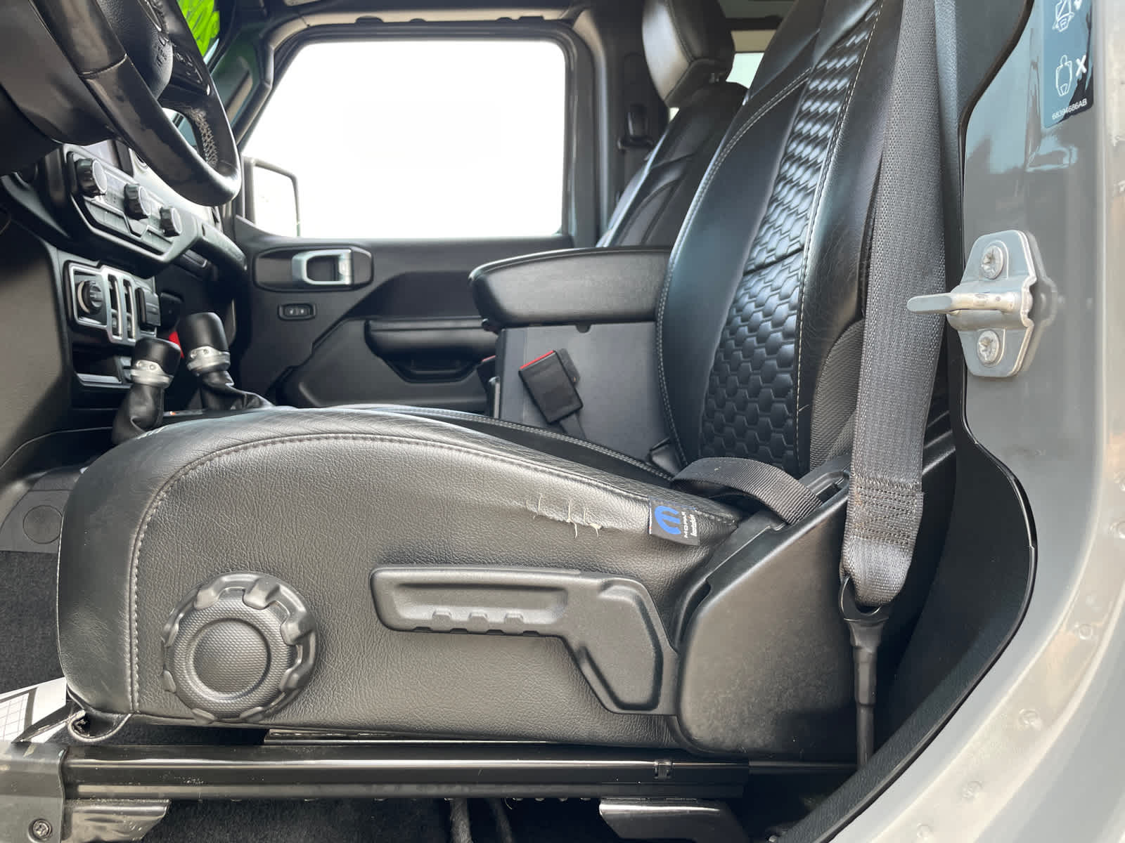 2021 Jeep Wrangler Sport S photo 13