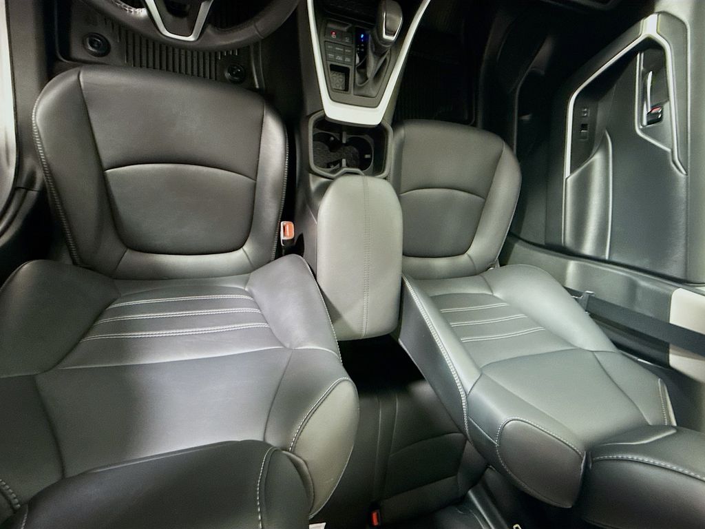 2023 Toyota RAV4 XLE Premium photo 18