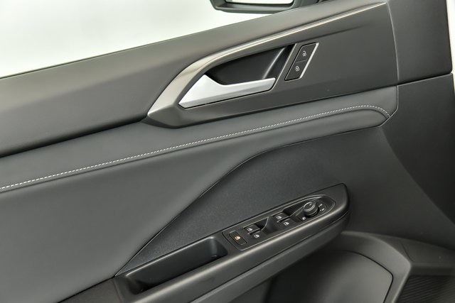 2025 Volkswagen Taos SE photo 4