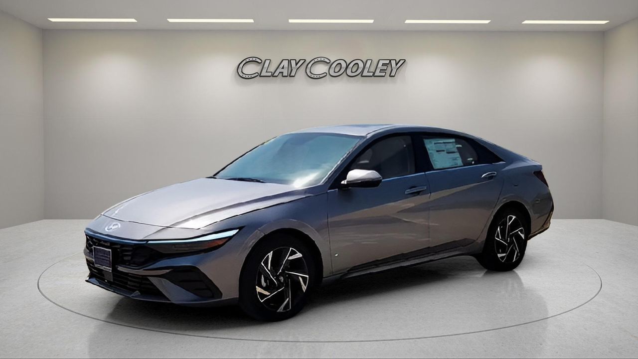 2025 Hyundai Elantra Limited photo 3