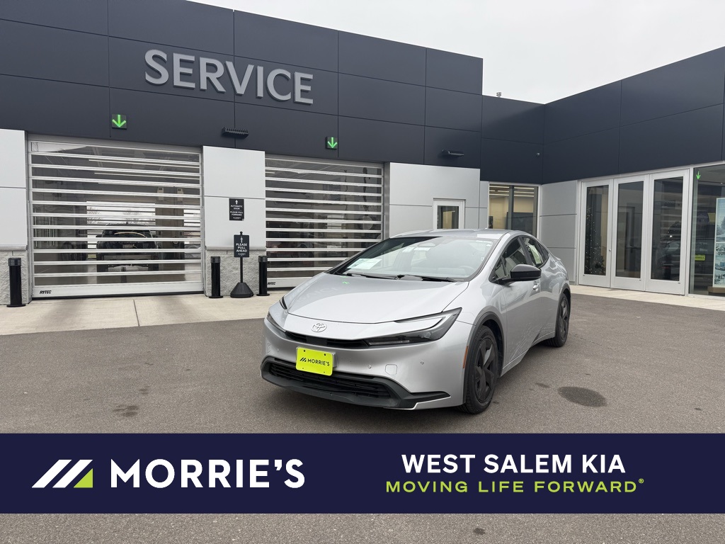 2024 Toyota Prius LE's photo