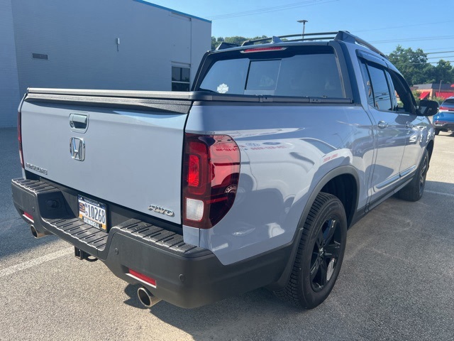 2023 Honda Ridgeline Black Edition photo 5