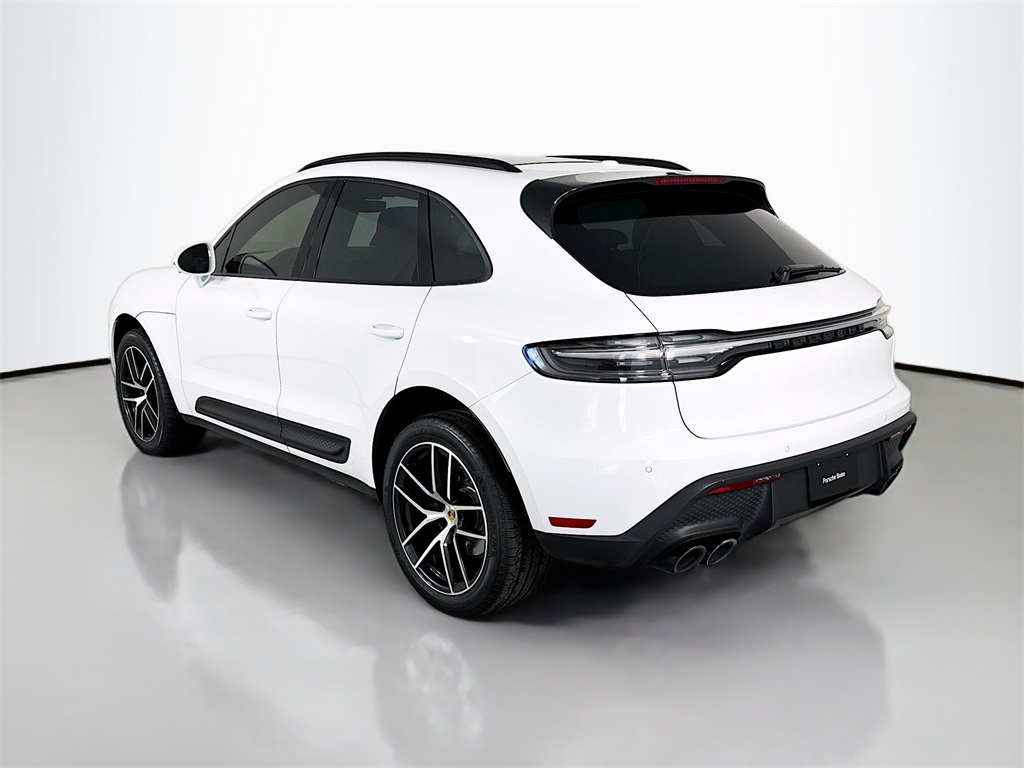 2024 Porsche Macan photo 3