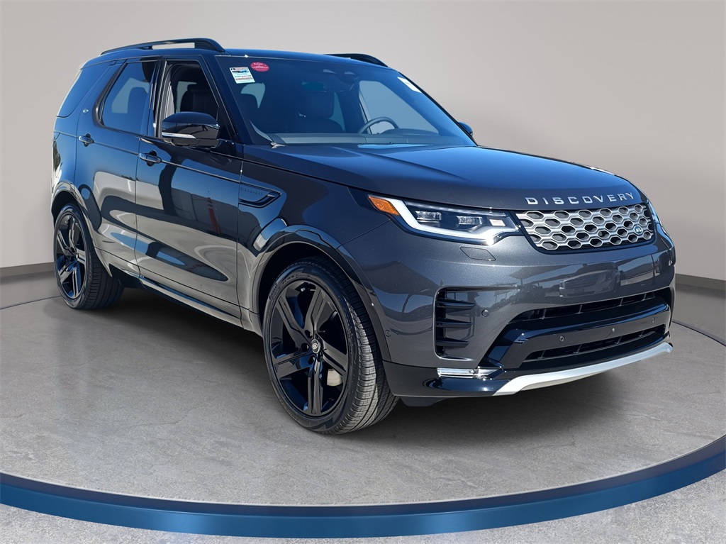 2026 Land Rover Discovery photo 2