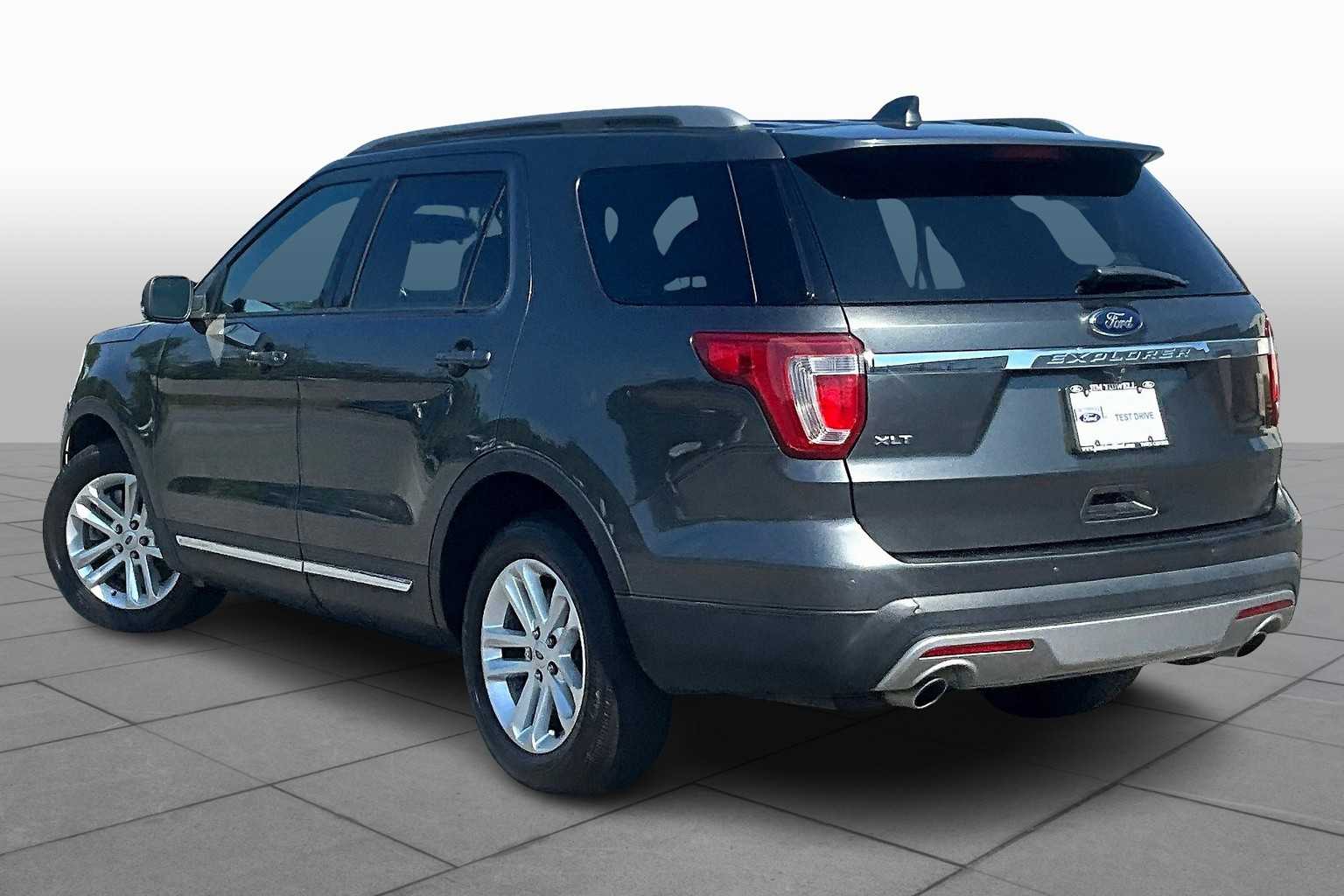 2017 Ford Explorer XLT photo 11