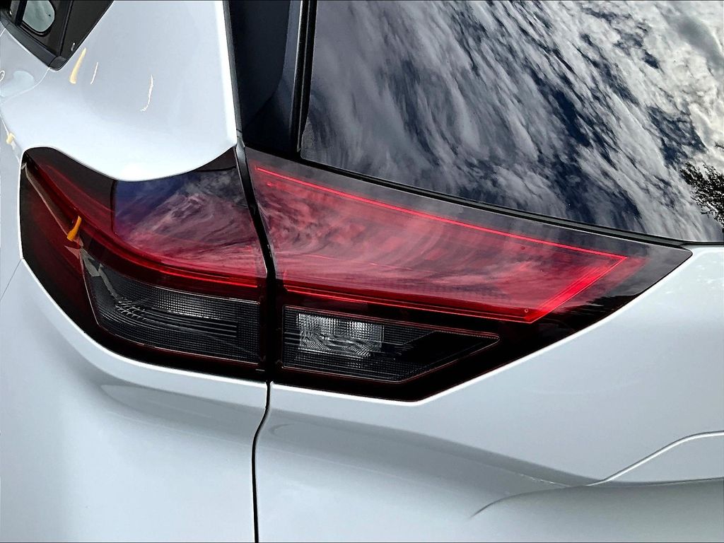 2021 Nissan Rogue S photo 25