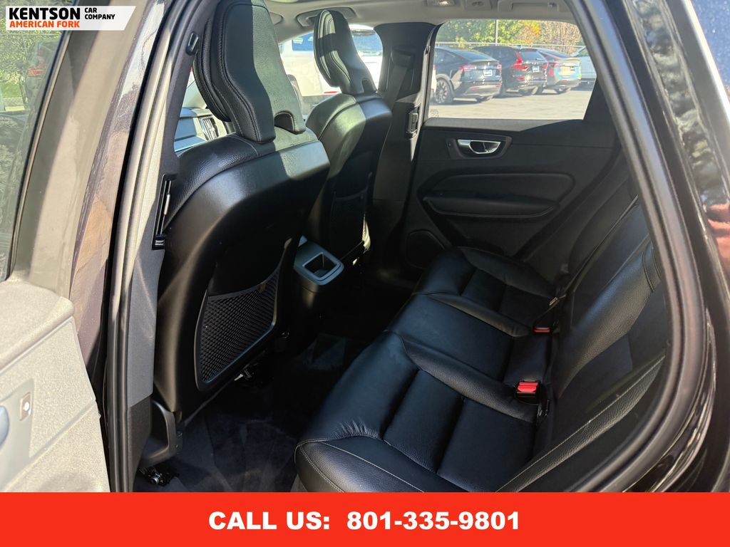 2025 Volvo XC60 B5 Plus photo 30