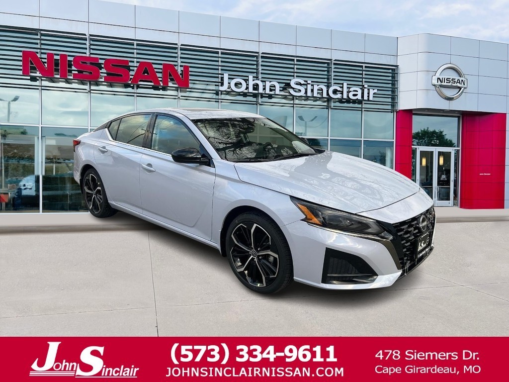 2025 Nissan Altima SR's photo