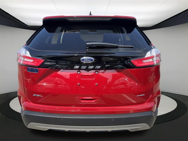 2024 Ford Edge SEL photo 2