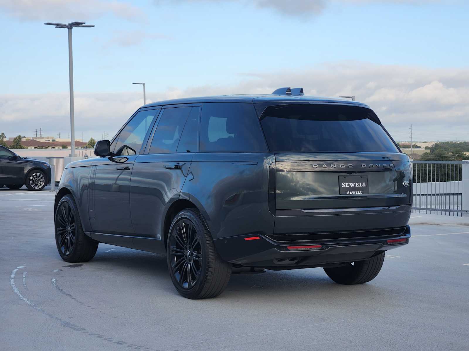 2023 Land Rover Range Rover SE photo 7