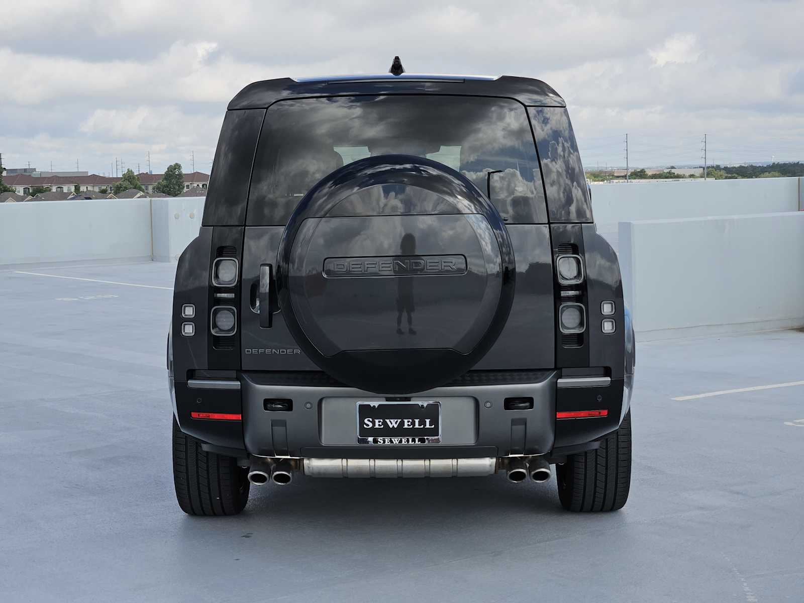 2025 Land Rover Defender 130 V8 photo 6