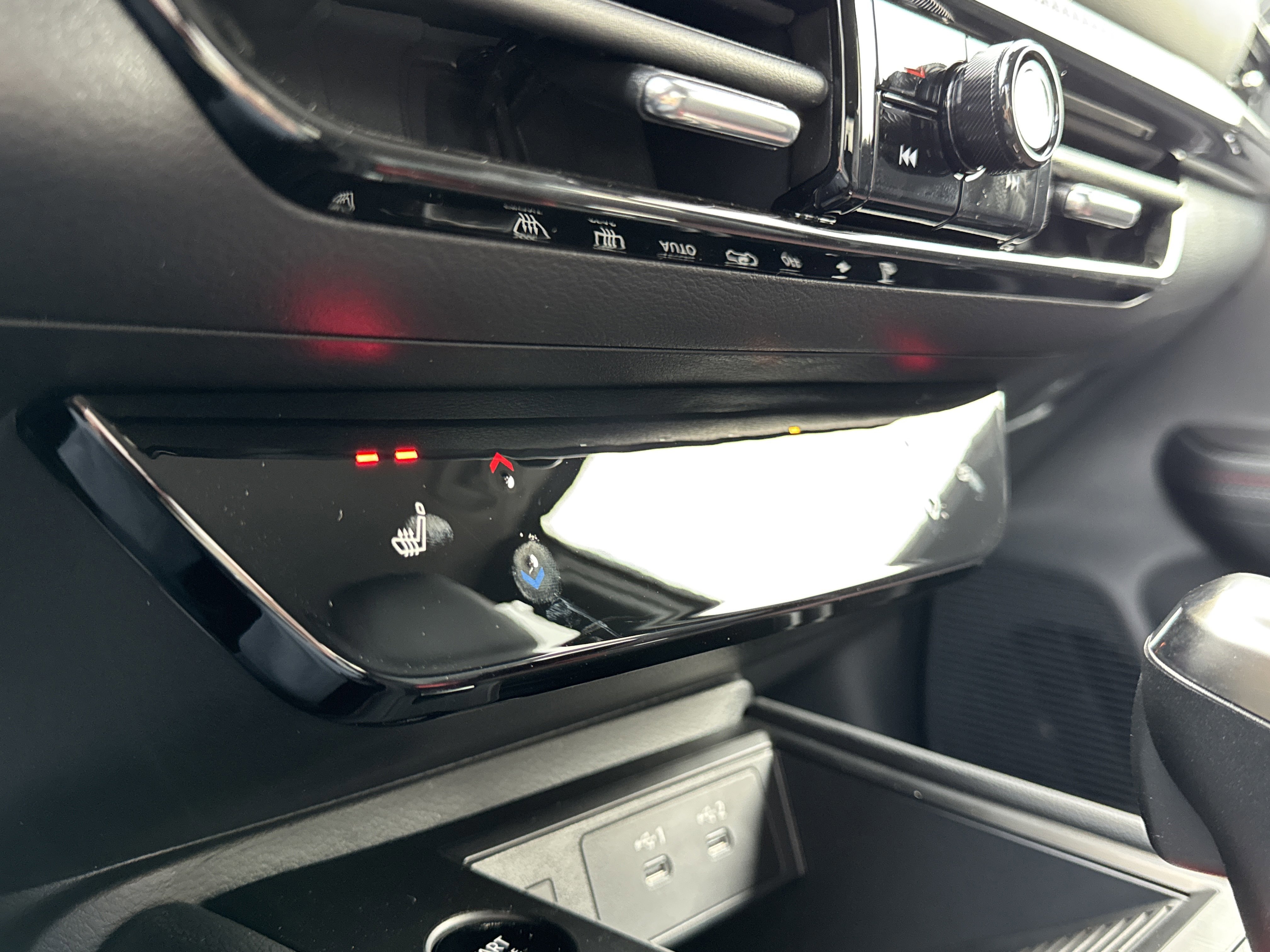 2026 Nissan Kicks SR photo 3