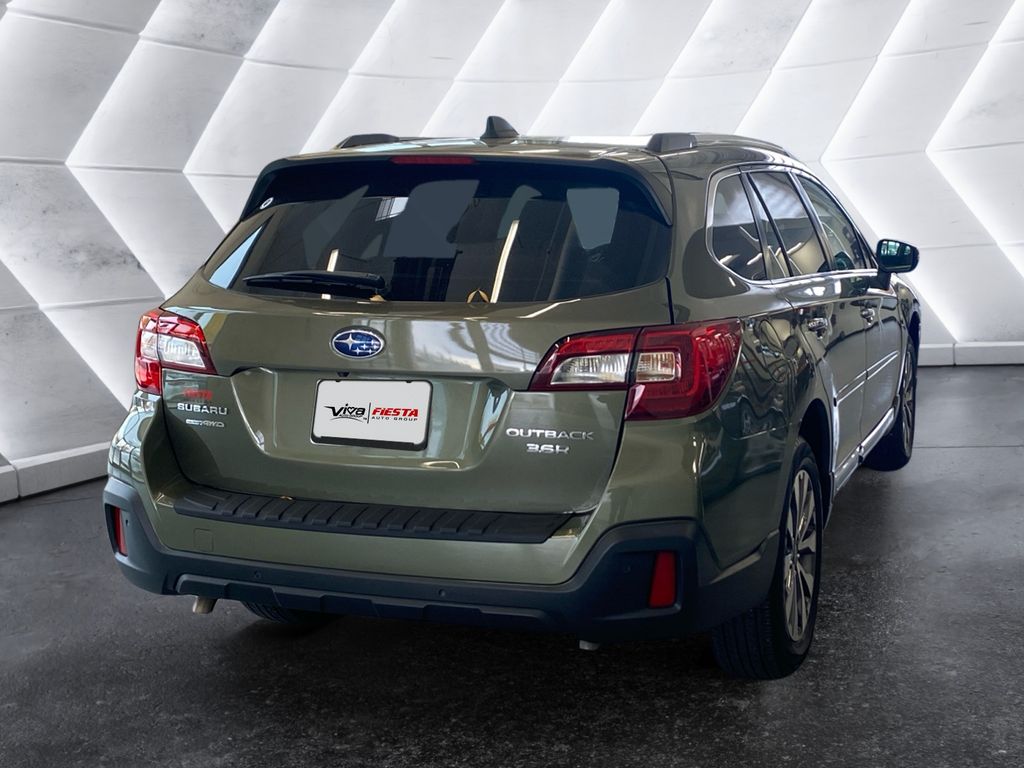 2018 Subaru Outback 3.6R Touring photo 4
