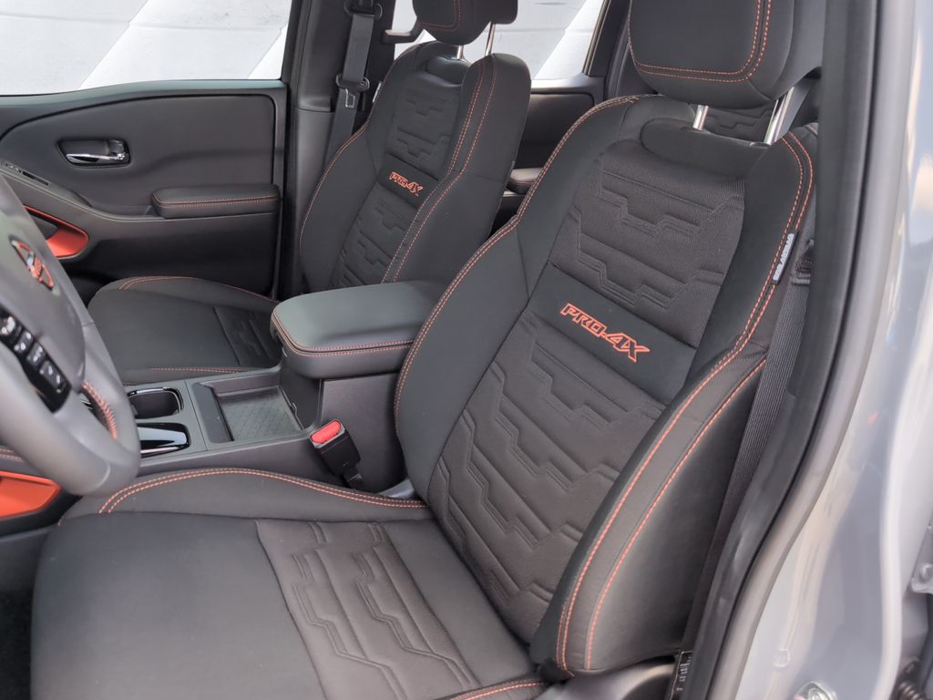 2024 Nissan Frontier PRO-4X photo 8