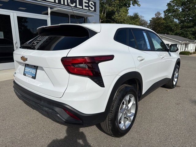 2024 Chevrolet Trax LS photo 3
