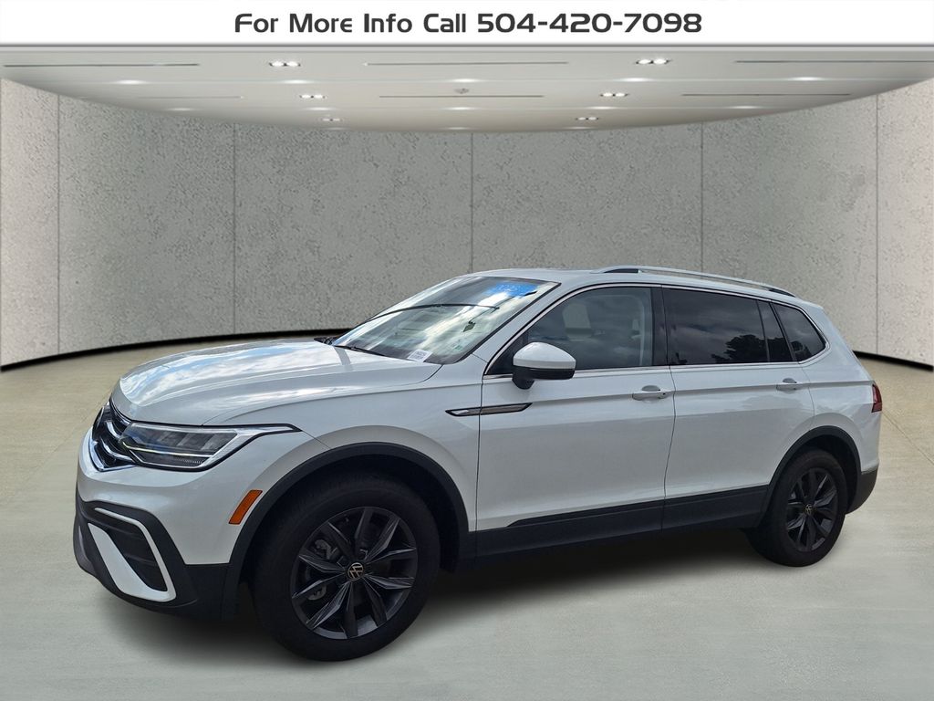 2023 Volkswagen Tiguan SE's photo