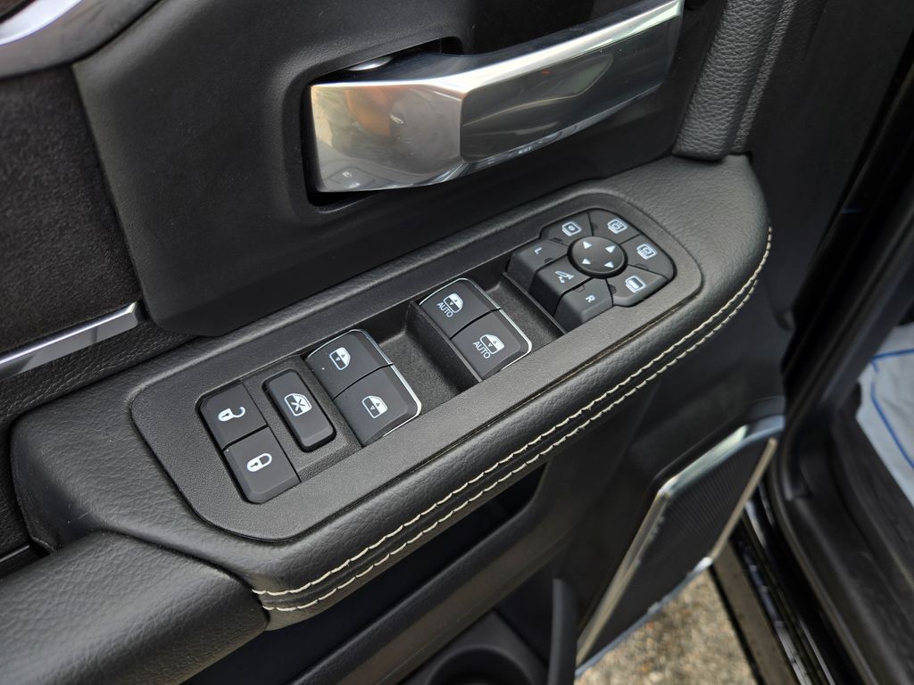 2025 Ram 2500 Laramie photo 10