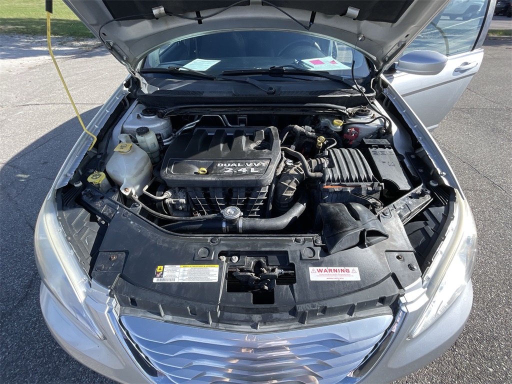 2012 Chrysler 200 LX photo 17