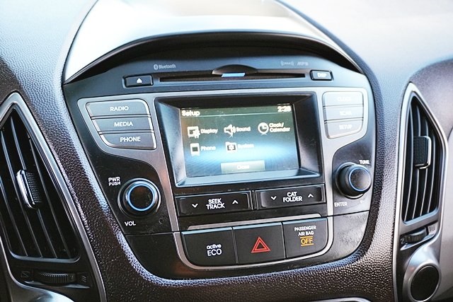 Used 2015 Brown Hyundai SE image 24