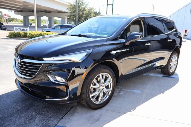 2023 Buick Enclave Essence photo 3