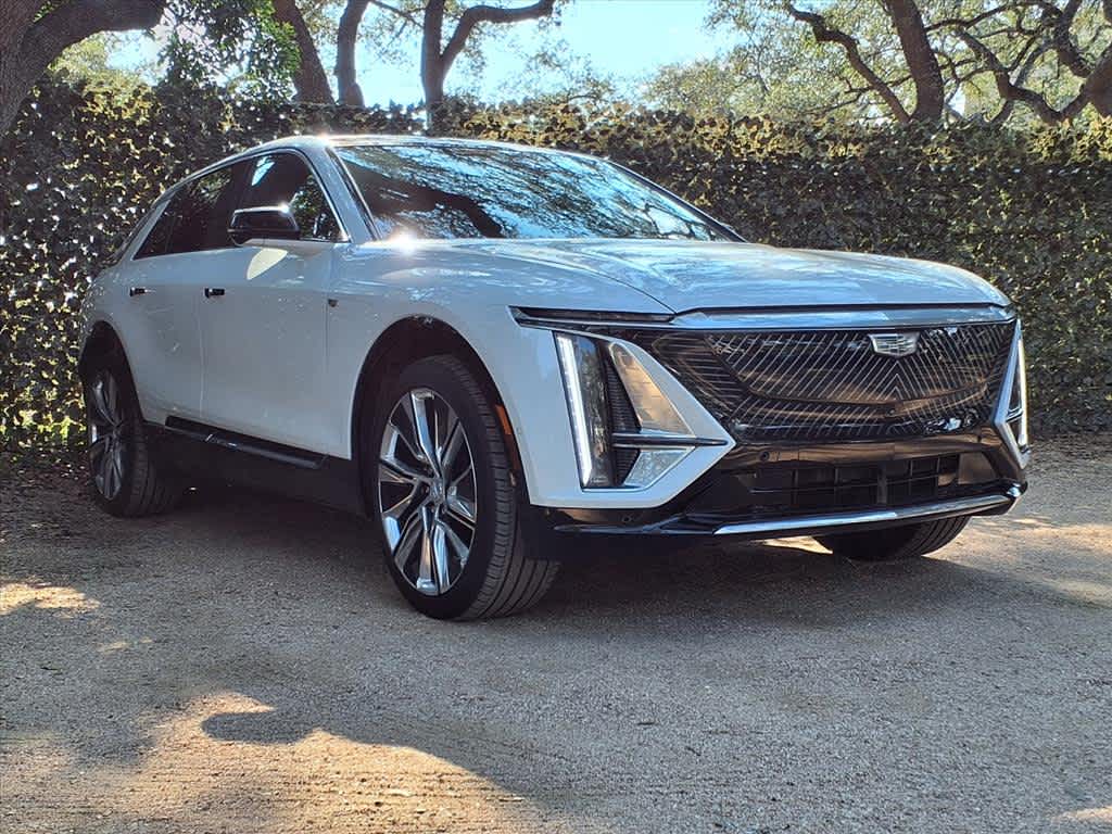 2024 Cadillac Lyriq Luxury photo 3
