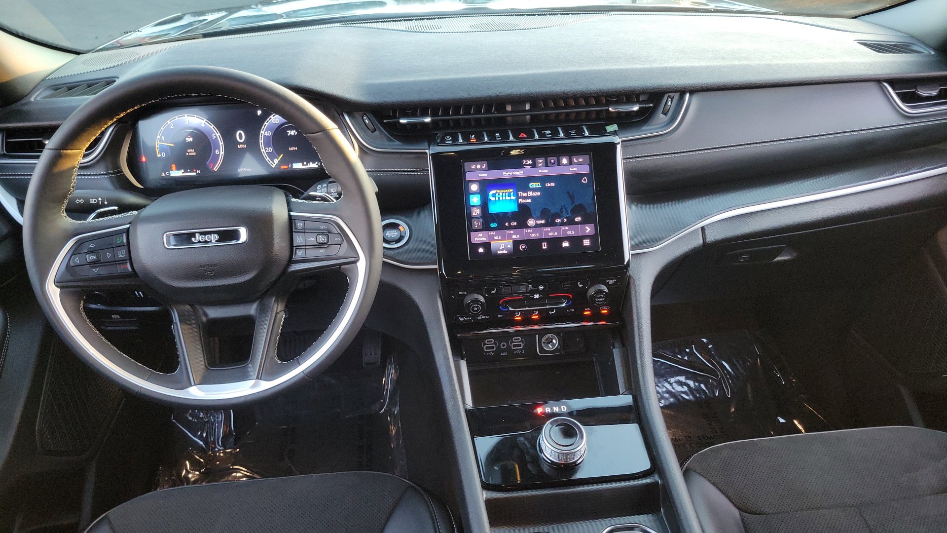 Used 2025 Diamond Black Crystal Pearlcoat Jeep Altitude X image 9