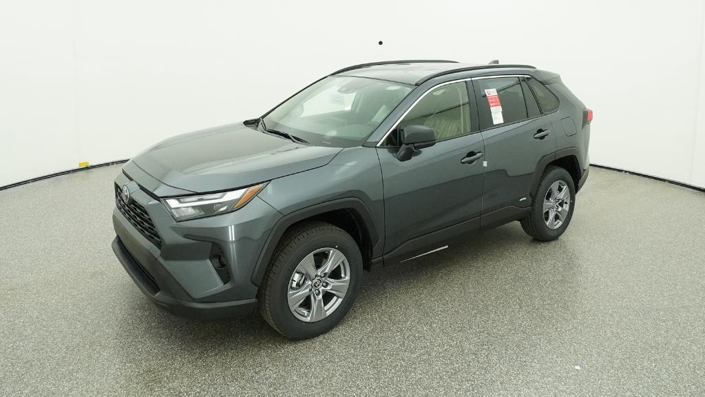 2025 Toyota RAV4 LE's photo