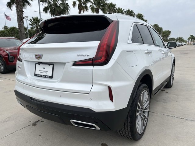 2025 Cadillac XT4 Premium Luxury photo 4
