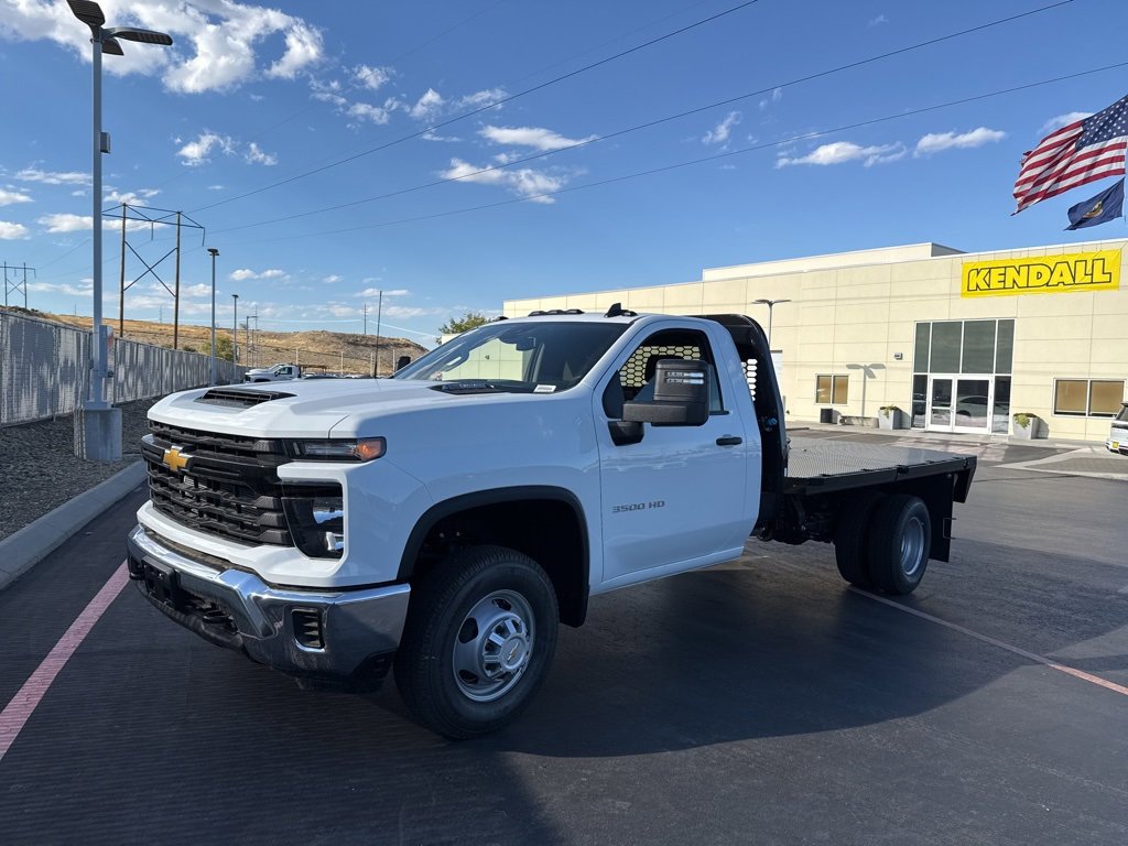 2025 Chevrolet Silverado 3500HD Work Truck photo 2