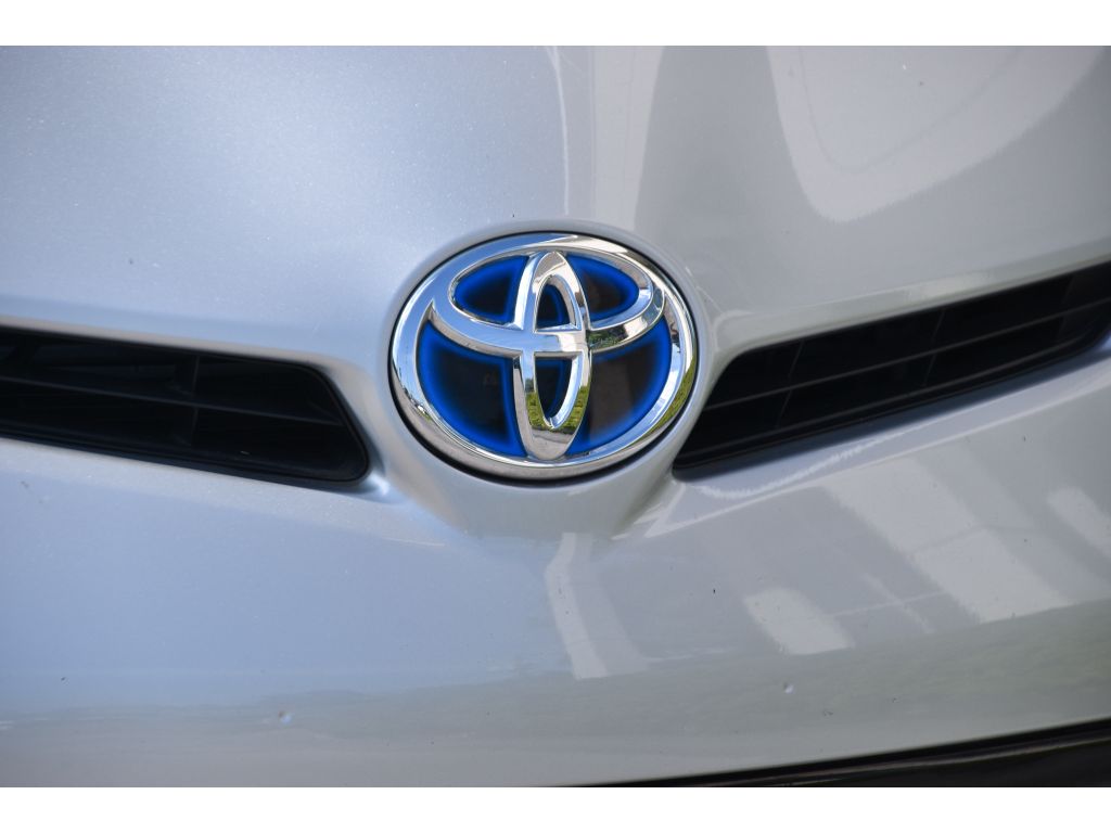 2015 Toyota Prius Two photo 11