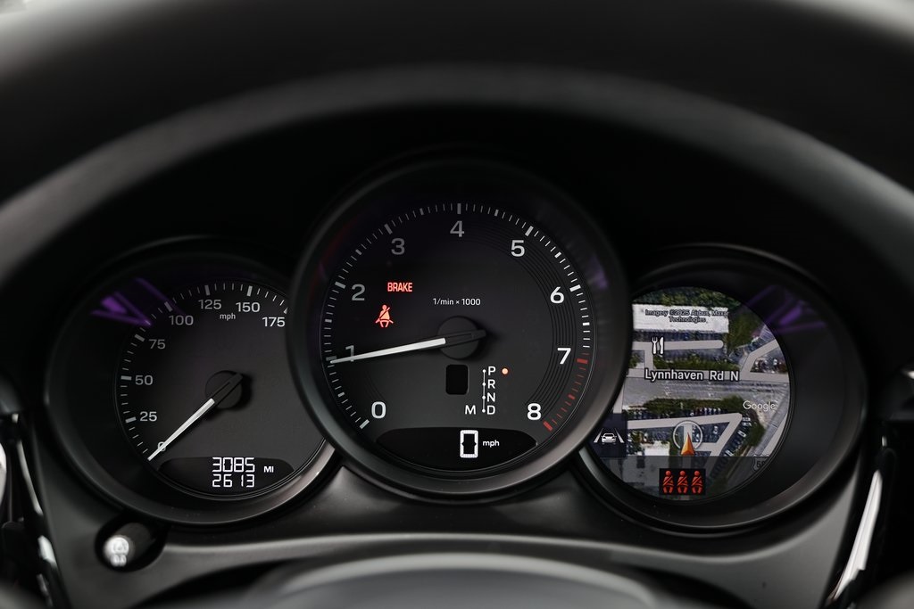 2025 Porsche Macan T photo 31
