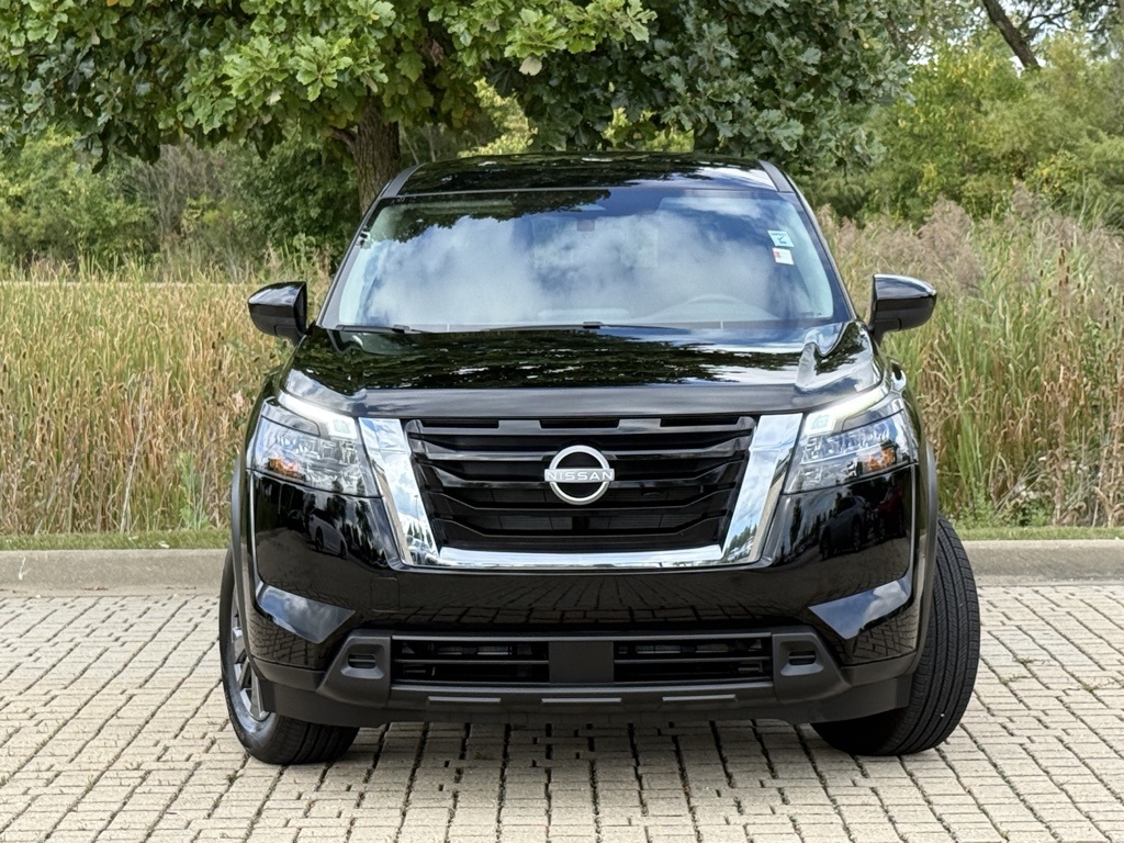 2025 Nissan Pathfinder S photo 2