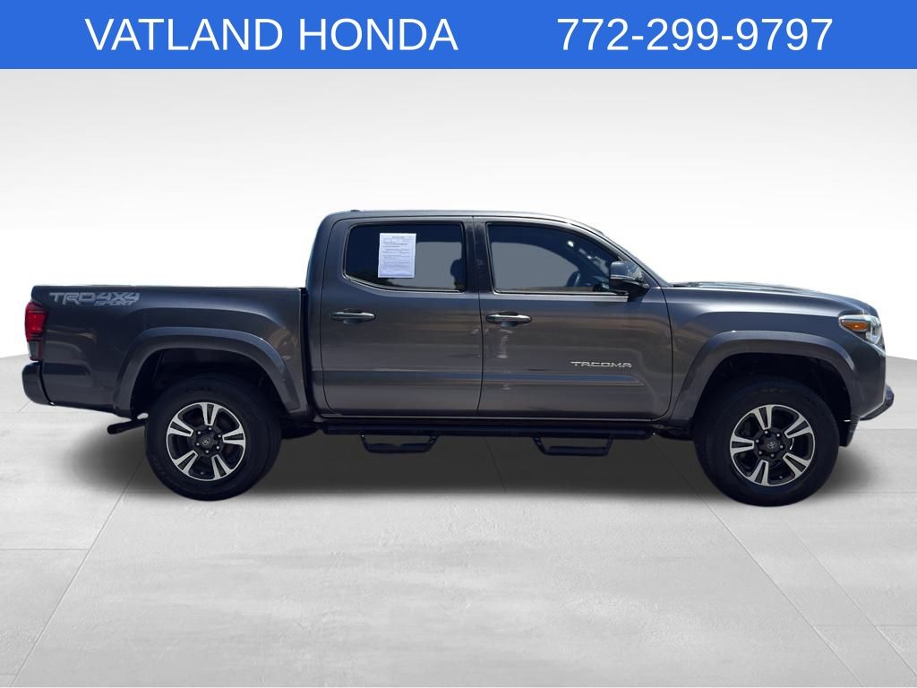 2019 Toyota Tacoma TRD Sport photo 4