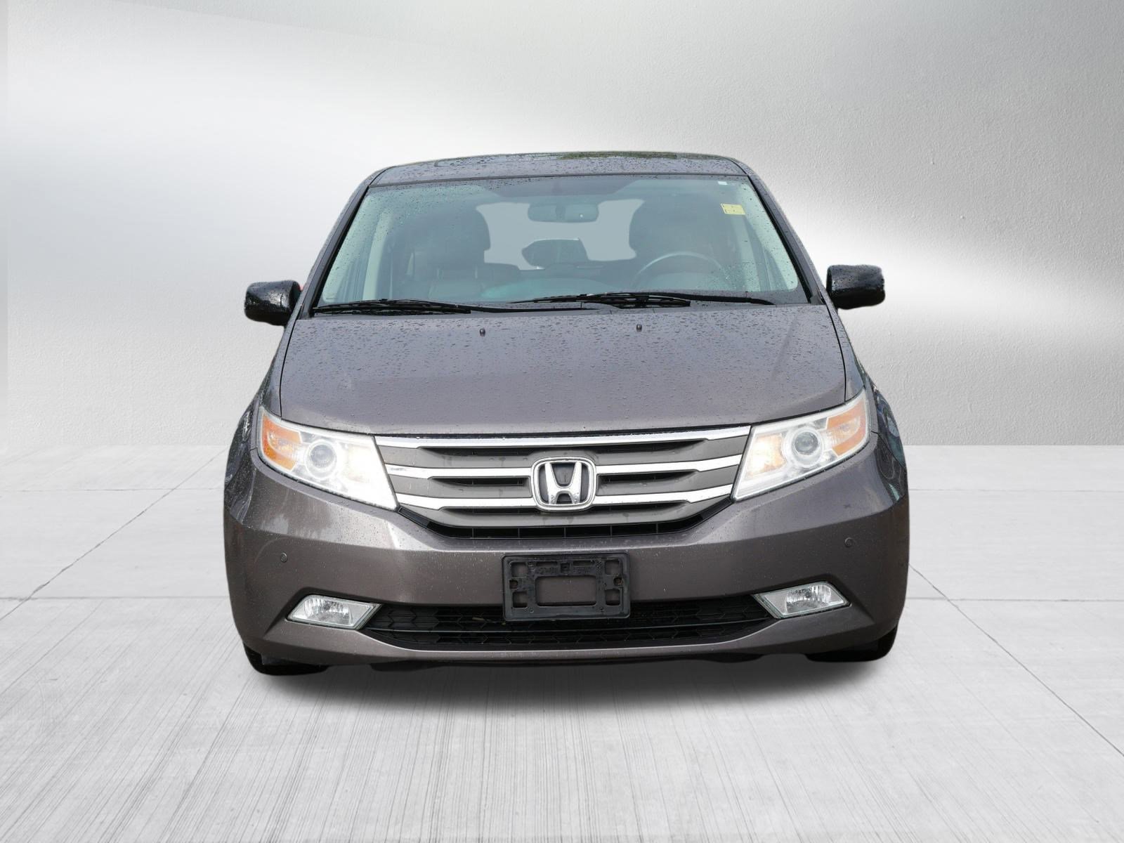 2013 Honda Odyssey Touring photo 2