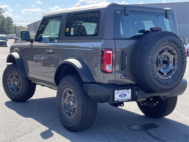 2025 Ford Bronco Base photo 2