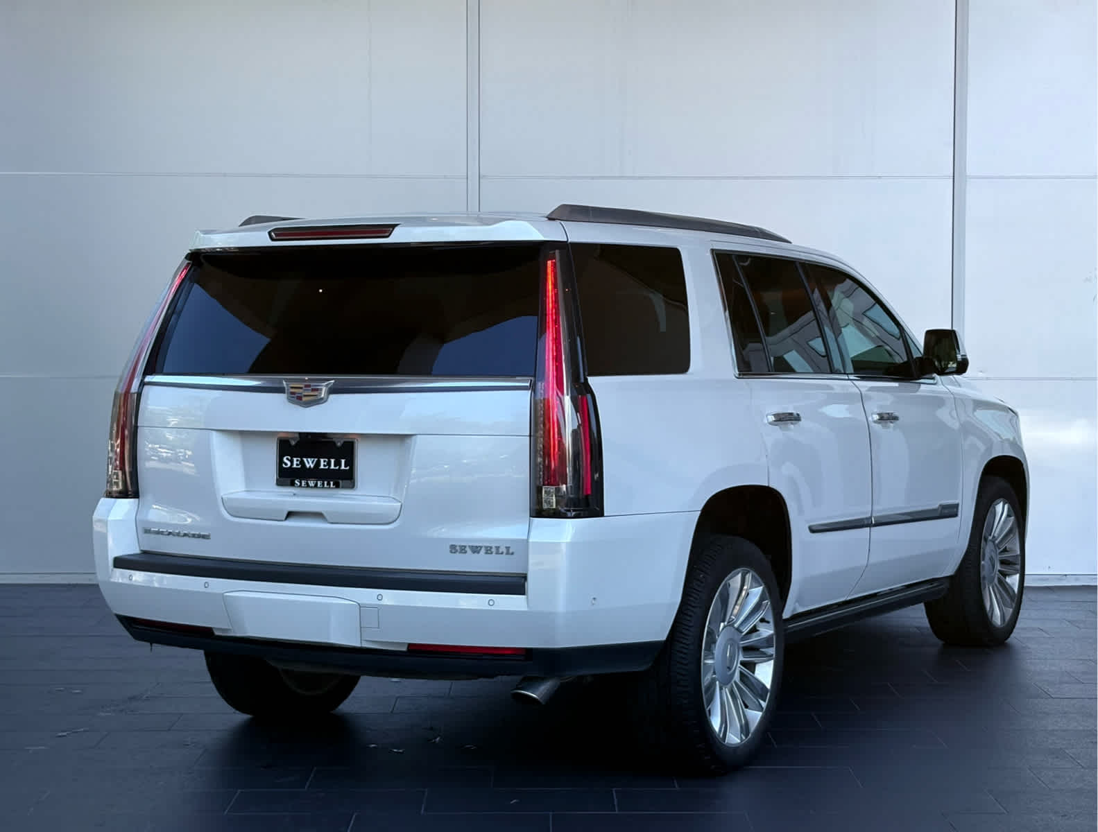 2019 Cadillac Escalade Platinum photo 4