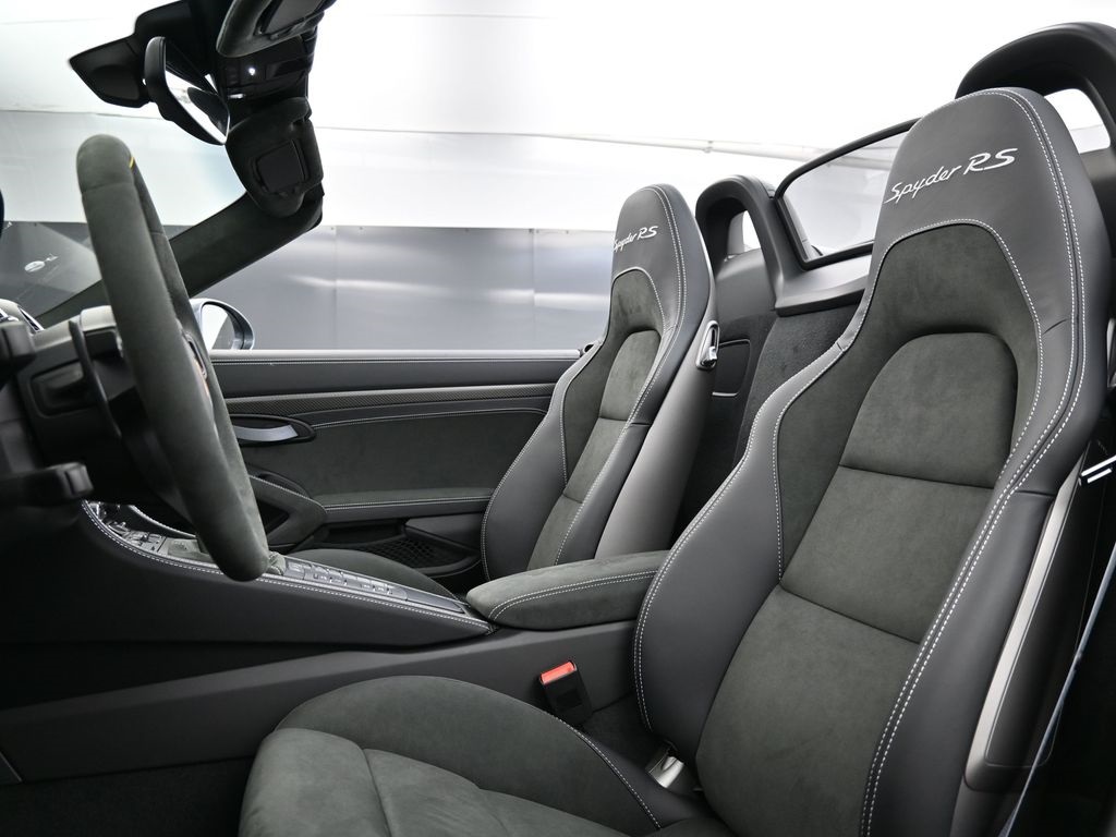 2025 Porsche Boxster Spyder photo 4