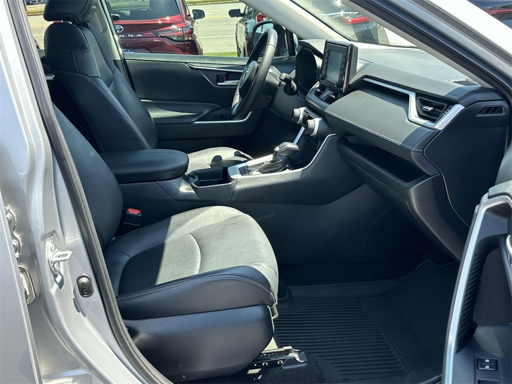 2021 Toyota RAV4 XLE Premium photo 5