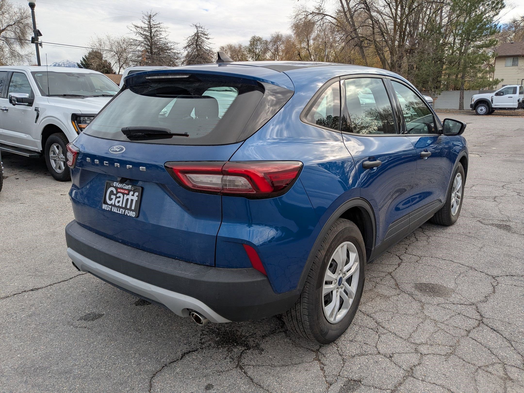 2023 Ford Escape Base photo 3