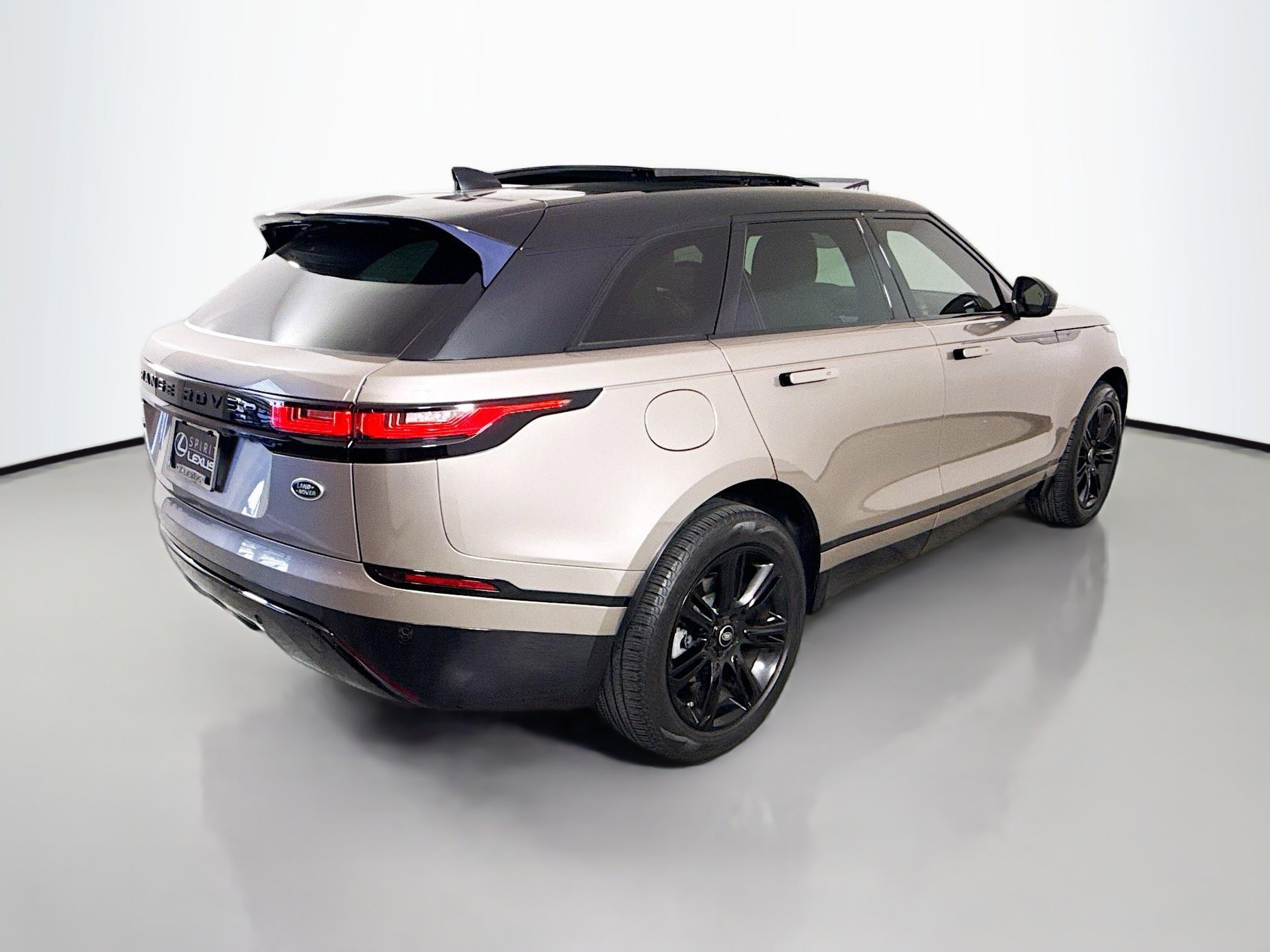 2023 Land Rover Range Rover Velar R-Dynamic S photo 3