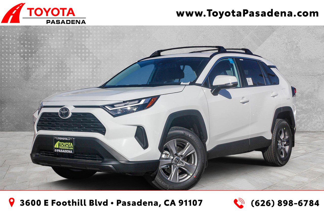 2025 Toyota RAV4 XLE's photo
