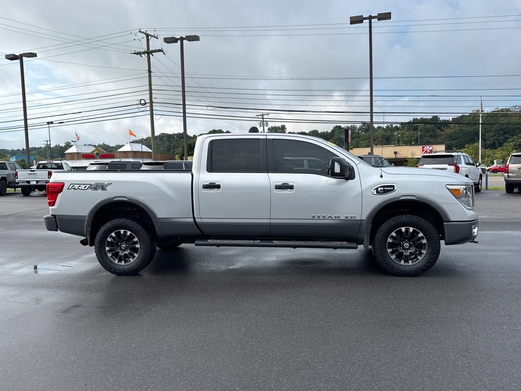 2019 Nissan Titan PRO-4X Crew Cab photo 6