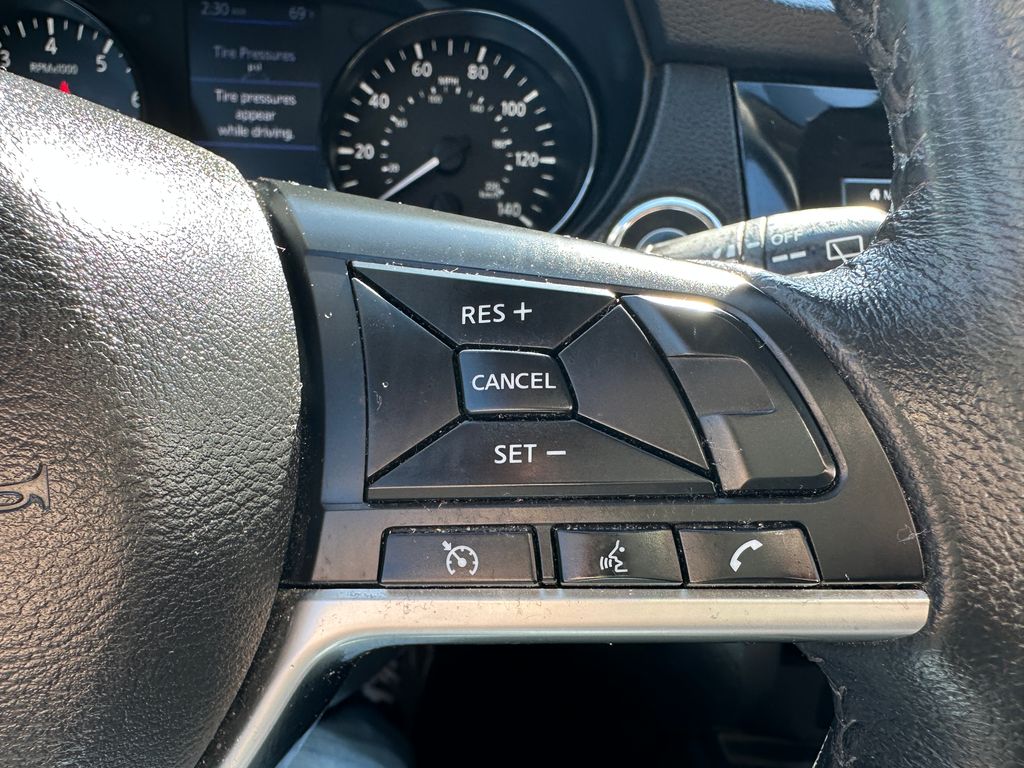 2019 Nissan Rogue SV photo 22