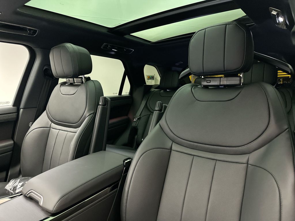 2025 Land Rover Range Rover Sport SE photo 9