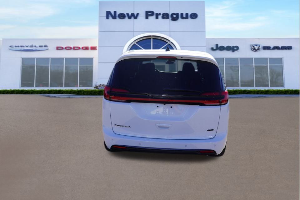 2026 Chrysler Pacifica photo 3