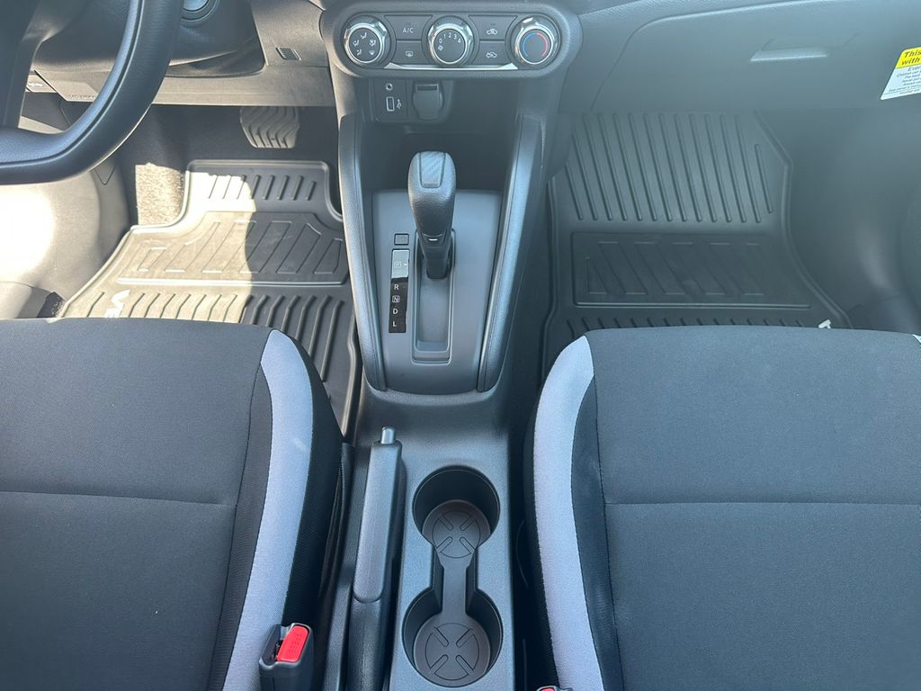 2025 Nissan Versa 1.6 S photo 17