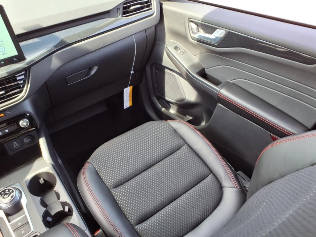 2025 Ford Escape ST-Line photo 9